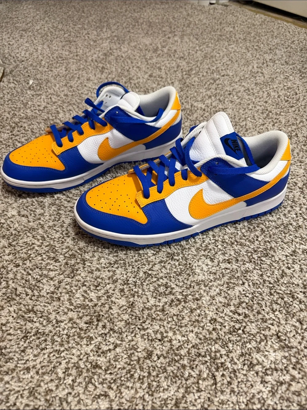 Nike Low-Top Sneakers in Yellow, Blue & White